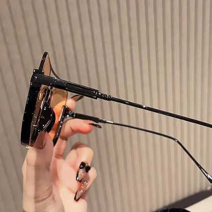 Fashionable Lightweight Tinted Lens Sunglasses