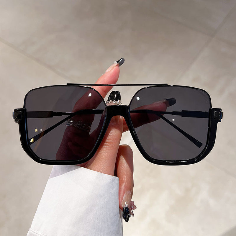Fashionable Lightweight Tinted Lens Sunglasses